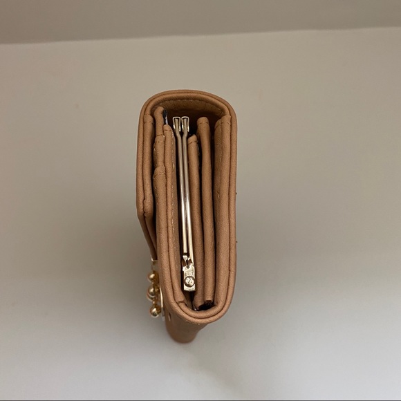 ✨HOST PICK✨ Tan faux leather clutch or hand wallet - Picture 4 of 7
